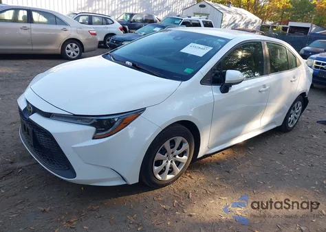 2020 Toyota Corolla Le z USA, uszkodzony, nr VIN 5YFEPRAE5LP085525
